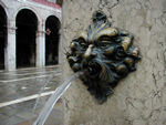 Spitting fountain